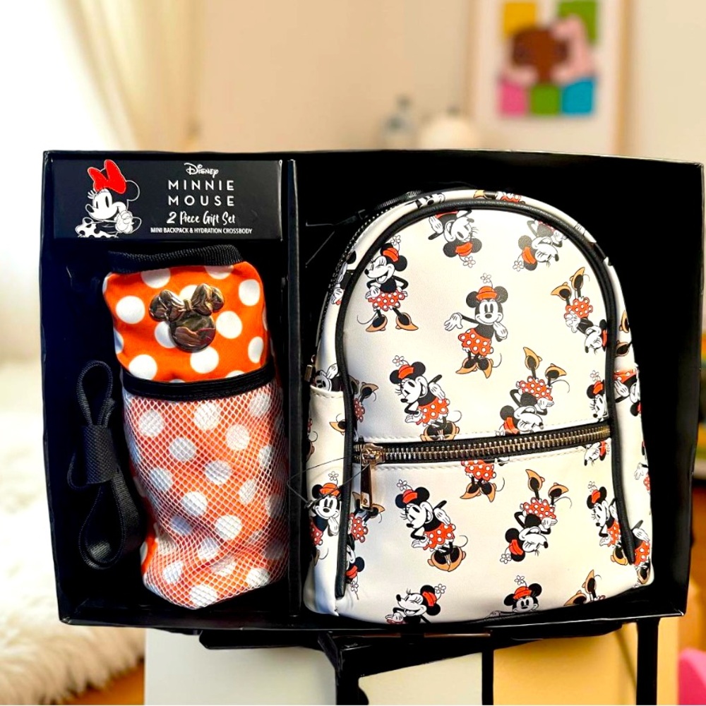 Minnie Mouse NWT Boxed Disney 2 Piece Gift Set Mini Backpack & Bottle Crossbody